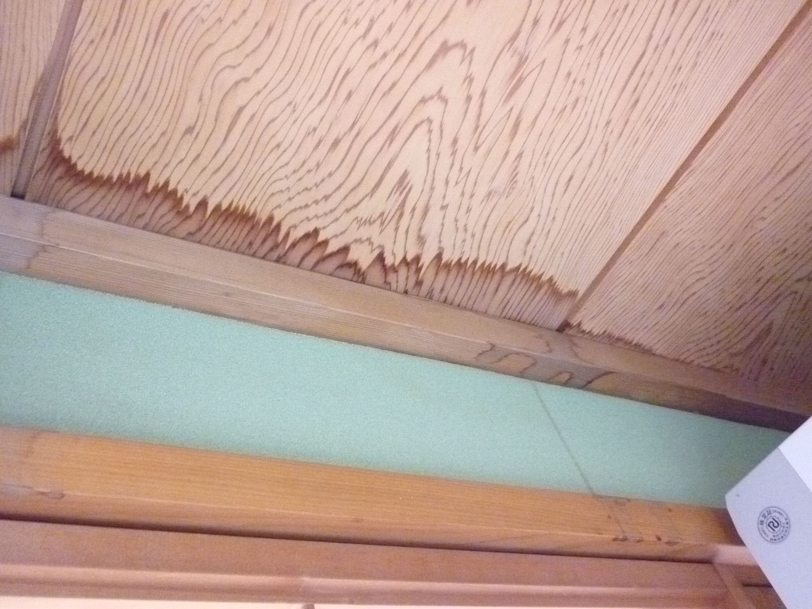 和室雨漏り　天井　杉板　シミ抜き
